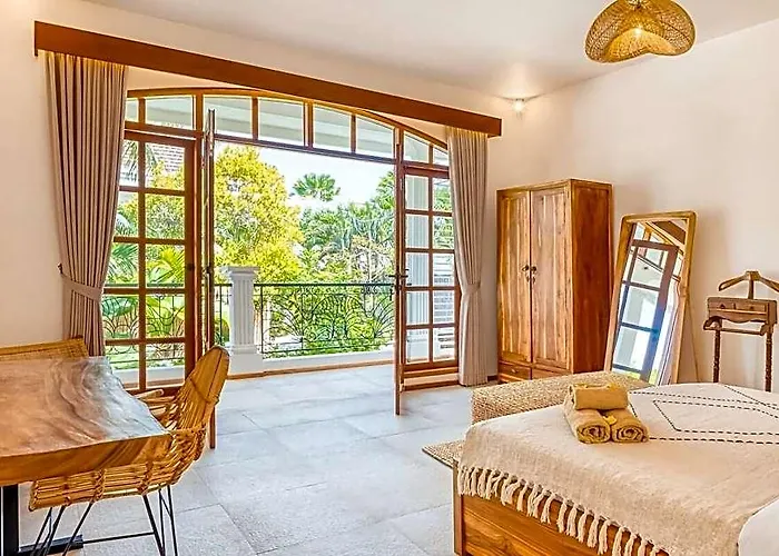 San Diego: Brand New 4bdr Petitenget (Seminyak)